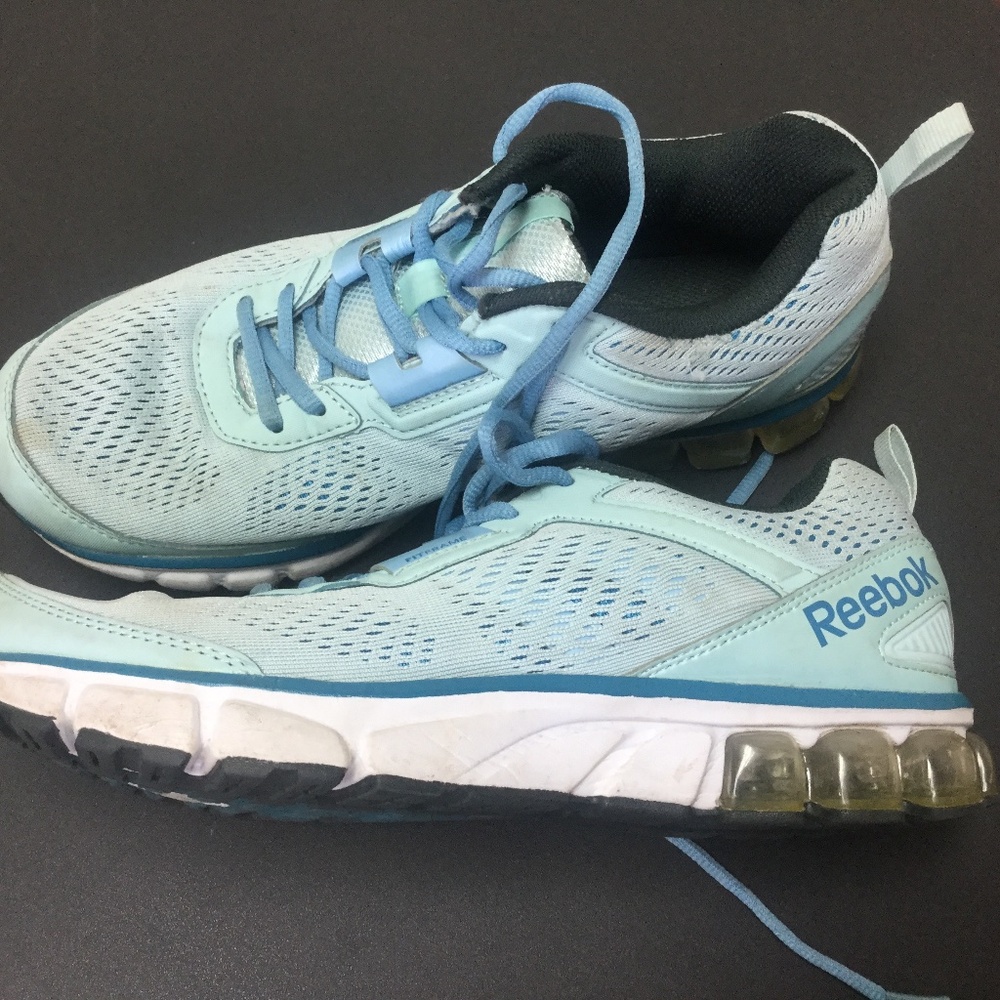 Athletic shoes